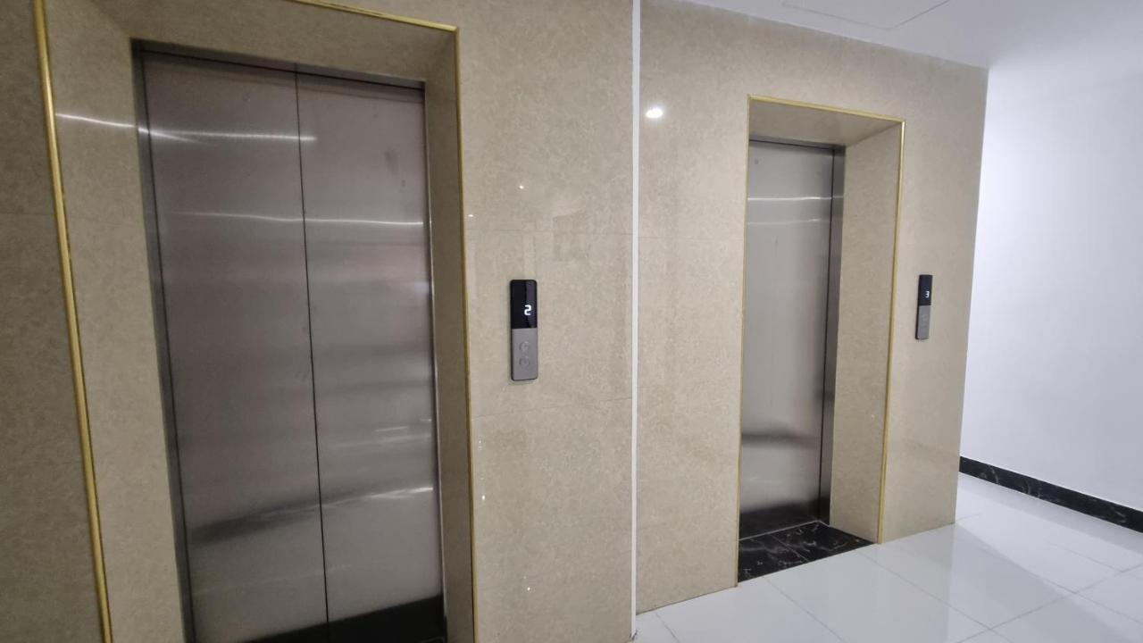 Era Apartment Khuc Thua Du 河内 外观 照片