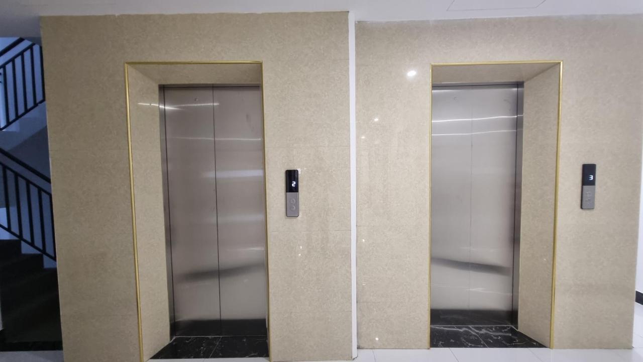 Era Apartment Khuc Thua Du 河内 外观 照片
