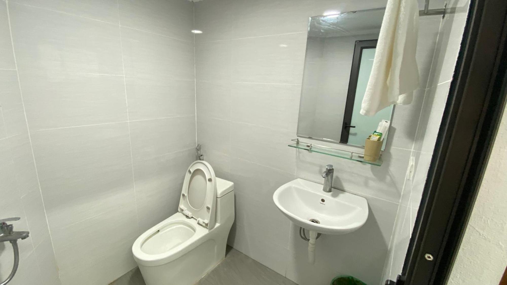 Era Apartment Khuc Thua Du 河内 外观 照片